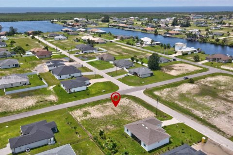 Купить земельный участок в Кейп-Корал, Флорида № 1962110 - фото 5