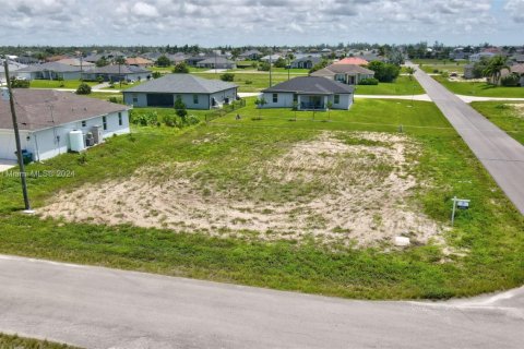Купить земельный участок в Кейп-Корал, Флорида № 1962110 - фото 11