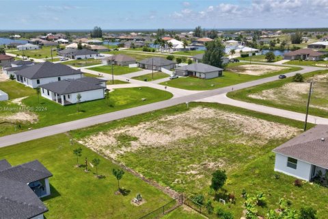 Купить земельный участок в Кейп-Корал, Флорида № 1962110 - фото 10