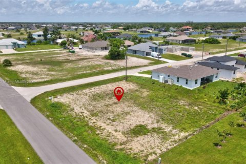 Купить земельный участок в Кейп-Корал, Флорида № 1962110 - фото 7