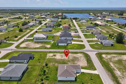Купить земельный участок в Кейп-Корал, Флорида № 1962110 - фото 2