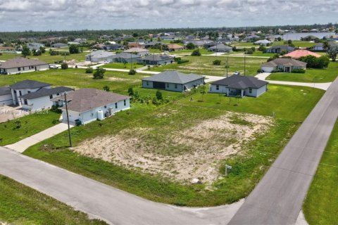 Купить земельный участок в Кейп-Корал, Флорида № 1962110 - фото 9