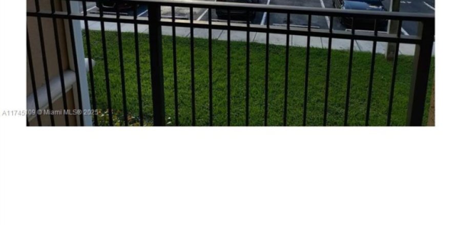 Condo in Pembroke Pines, Florida, 2 bedrooms  № 1980218