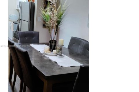 Condo in Pembroke Pines, Florida, 2 bedrooms  № 1980218 - photo 4