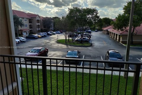 Condo in Pembroke Pines, Florida, 2 bedrooms  № 1980218 - photo 14