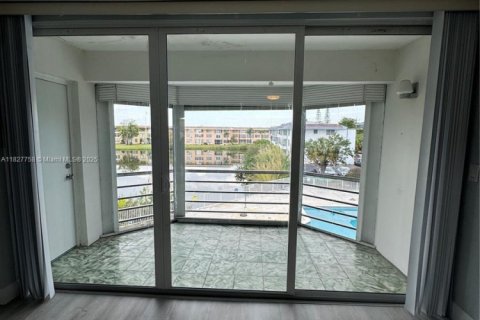 Condo in Miami, Florida, 1 bedroom  № 1977262 - photo 4