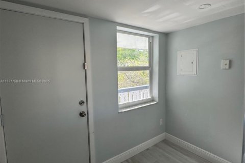 Condo in Miami, Florida, 1 bedroom  № 1977262 - photo 16