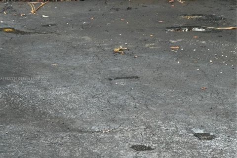 Condo in Miami, Florida, 1 bedroom  № 1977262 - photo 25