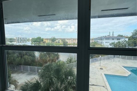 Condo in Miami, Florida, 1 bedroom  № 1977262 - photo 8