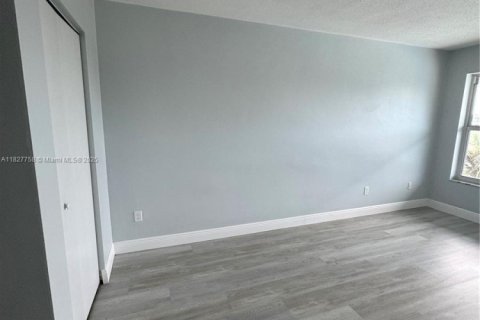 Condo in Miami, Florida, 1 bedroom  № 1977262 - photo 6