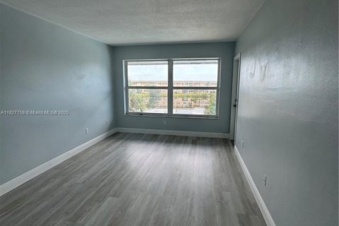 Condo in Miami, Florida, 1 bedroom  № 1977262 - photo 5