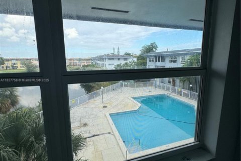 Condo in Miami, Florida, 1 bedroom  № 1977262 - photo 7