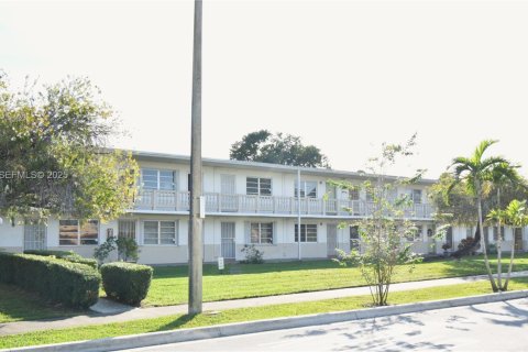 Copropriété à vendre à Miami Gardens, Floride: 1 chambre, 61.32 m2 № 1986793 - photo 1
