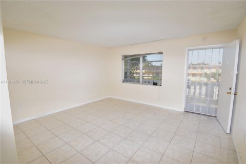 Copropriété à vendre à Miami Gardens, Floride: 1 chambre, 61.32 m2 № 1986793 - photo 2