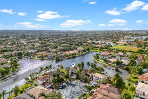 Casa en alquiler en Miramar, Florida, 4 dormitorios, 286.14 m2 № 1980989 - foto 3