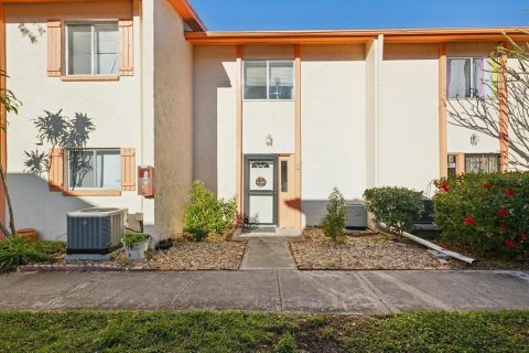 Touwnhouse à vendre à Saint Petersburg, Floride: 2 chambres, 112.88 m2 № 1558417 - photo 1