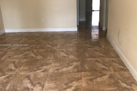 Townhouse in Miami, Florida 4 bedrooms, 158.86 sq.m. № 2031846 - photo 3