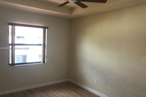 Townhouse in Miami, Florida 4 bedrooms, 158.86 sq.m. № 2031846 - photo 15