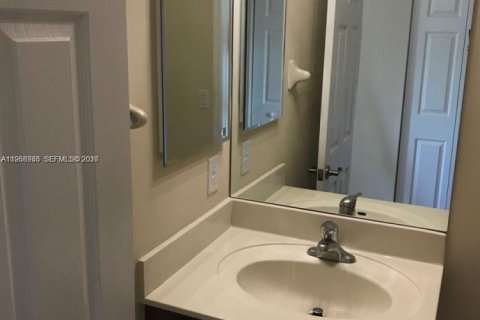 Townhouse in Miami, Florida 4 bedrooms, 158.86 sq.m. № 2031846 - photo 9