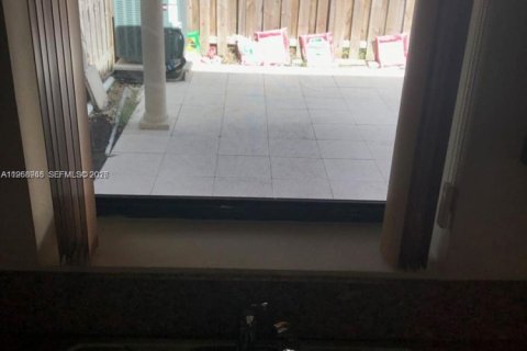 Townhouse in Miami, Florida 4 bedrooms, 158.86 sq.m. № 2031846 - photo 18