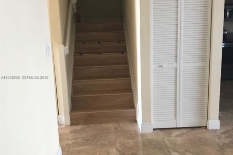 Townhouse in Miami, Florida 4 bedrooms, 158.86 sq.m. № 2031846 - photo 7