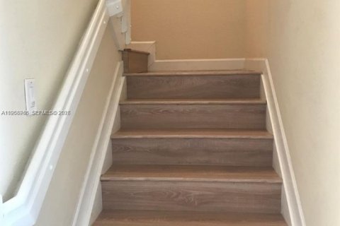 Townhouse in Miami, Florida 4 bedrooms, 158.86 sq.m. № 2031846 - photo 6