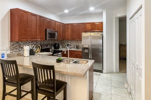 House in Tamarac, Florida 4 bedrooms, 193.05 sq.m. № 1711852 - photo 9