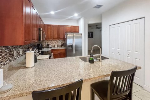 House in Tamarac, Florida 4 bedrooms, 193.05 sq.m. № 1711852 - photo 8
