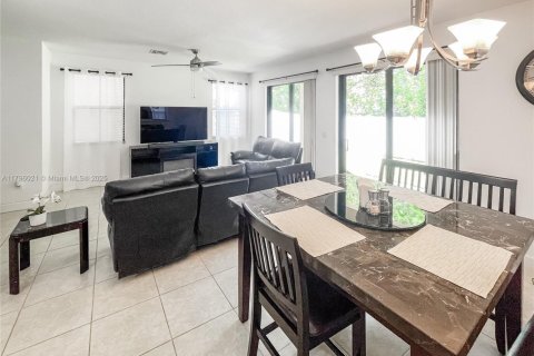 House in Tamarac, Florida 4 bedrooms, 193.05 sq.m. № 1711852 - photo 6