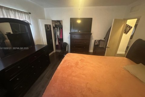 House in Miami, Florida 3 bedrooms, 88.91 sq.m. № 1987111 - photo 4