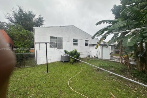 House in Miami, Florida 3 bedrooms, 88.91 sq.m. № 1987111 - photo 9