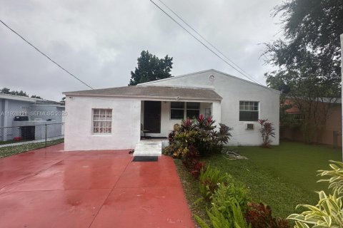 House in Miami, Florida 3 bedrooms, 88.91 sq.m. № 1987111 - photo 2