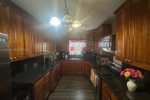 House in Miami, Florida 3 bedrooms, 88.91 sq.m. № 1987111 - photo 7