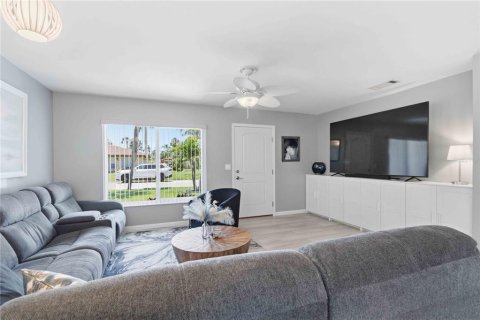 House in Bradenton, Florida 2 bedrooms, 101.73 sq.m. № 2110029 - photo 9