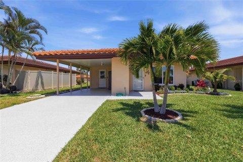 House in Bradenton, Florida 2 bedrooms, 101.73 sq.m. № 2110029 - photo 3