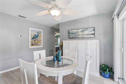 House in Bradenton, Florida 2 bedrooms, 101.73 sq.m. № 2110029 - photo 15
