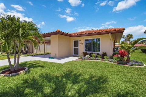 House in Bradenton, Florida 2 bedrooms, 101.73 sq.m. № 2110029 - photo 2