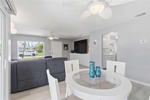 House in Bradenton, Florida 2 bedrooms, 101.73 sq.m. № 2110029 - photo 16