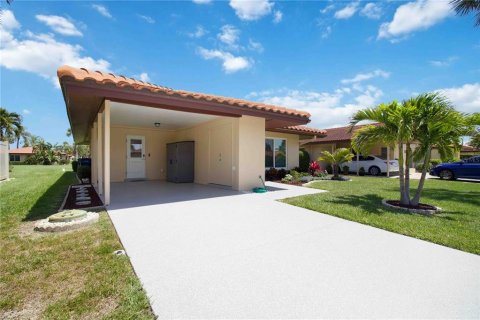 House in Bradenton, Florida 2 bedrooms, 101.73 sq.m. № 2110029 - photo 5