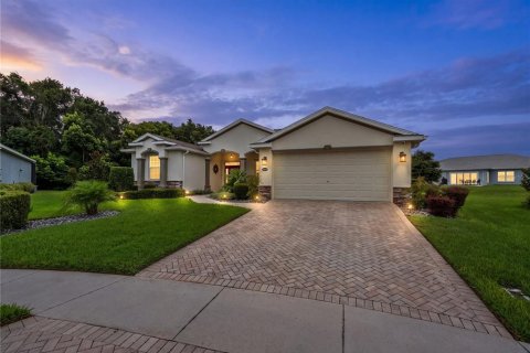 House in Leesburg, Florida 2 bedrooms, 216.74 sq.m. № 2291609
