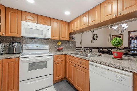 Купить кондоминиум в Хайалиа, Флорида 3 спальни, 120.77м2, № 2088309 - фото 7