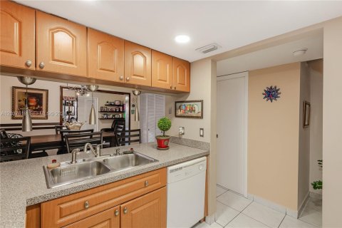 Купить кондоминиум в Хайалиа, Флорида 3 спальни, 120.77м2, № 2088309 - фото 8