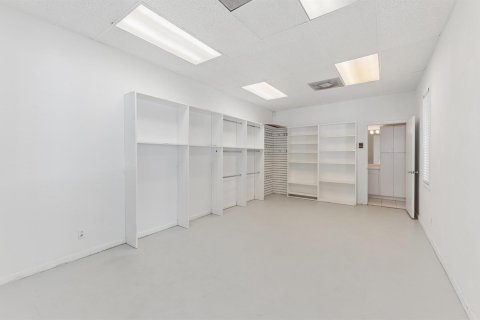 Commercial property in Delray Beach, Florida № 2399946 - photo 28