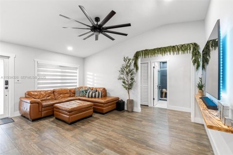 Touwnhouse à louer à Miami, Floride: 2 chambres, 102.56 m2 № 1993299 - photo 10