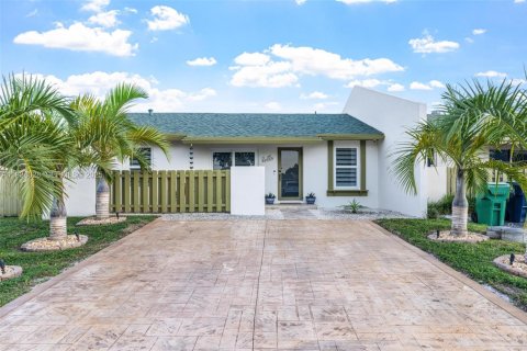 Touwnhouse à louer à Miami, Floride: 2 chambres, 102.56 m2 № 1993299 - photo 2