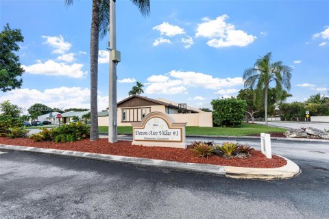 Touwnhouse à louer à Miami, Floride: 2 chambres, 102.56 m2 № 1993299 - photo 1