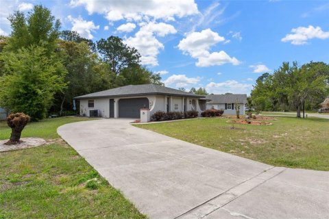 House in Homosassa, Florida 2 bedrooms, 168.52 sq.m. № 2109980 - photo 3