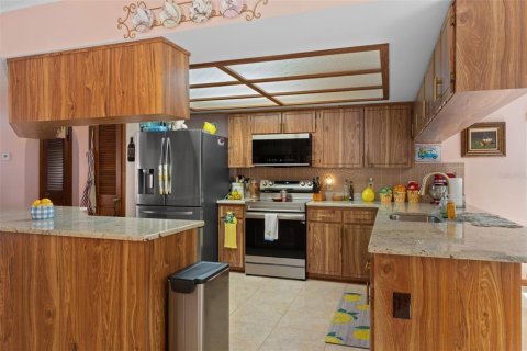 House in Homosassa, Florida 2 bedrooms, 168.52 sq.m. № 2109980 - photo 13