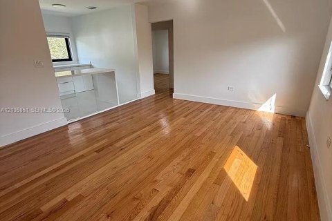 Appartement à louer à Coral Gables, Floride: 2 chambres, 73.39 m2 № 2422025 - photo 3