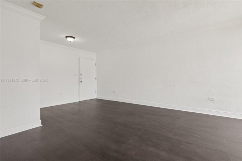 Condo in Miami, Florida, 2 bedrooms № 1990145 - photo 9